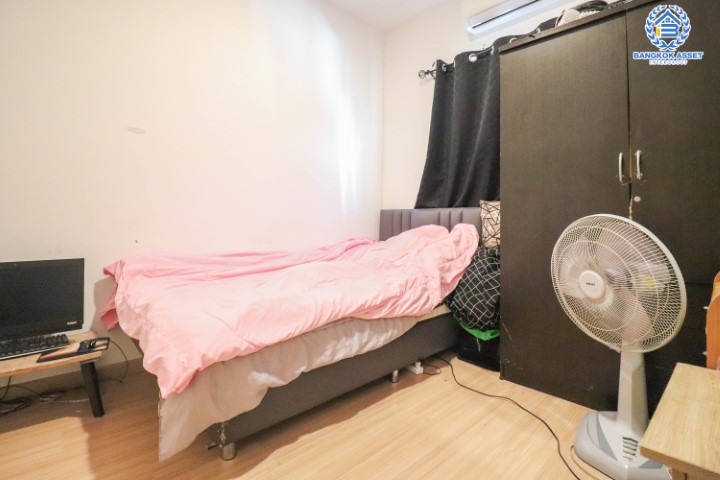 *****ทาวน์เฮ้าส์มือสองย่านนนทบุรี ม.เจซิตี้ รัตนาธิเบศร์-บางบัวทอง หลังมุม! บนเนื้อที่มากถึง 20.5 ตร.ว. ฟังก์ชัน 3 ห้องนอน 2 ห้องน้ำ 2 ที่จอดรถ แถมเฟอร์ฯ บิวท์อิน และ 1 เครื่องดูดควัน บนทำเลเยี่ยม เพียง 15 นาทีก็ถึงรถไฟฟ้าสายสีม่วง "สถานีบางพลู" ใกล้ทางด่วน "กาญจนาภิเษก"